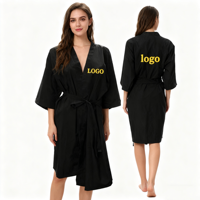 Robe de coiffure noire imperméable avec logo personnalisé, cape de salon à séchage rapide, tenue durable pour client pour salon de coiffure et centre de beauté