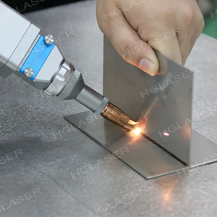HGTECH 1kw 1.5kw 2kw Máquina de soldadura láser continua de mano Metal Acero inoxidable Aluminio Soldadura láser