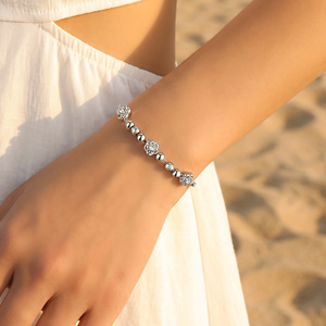 Bracciale a Catena con Fiori in Acciaio Inossidabile Placcato Oro, Elegante e di Lusso, con Zirconia Cubica Dorata, Regalo per Cugini, per Uso Quotidiano - Product Image 3
