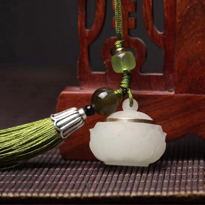Porte-clés lumineux ajouré en forme irrégulière, style chinois traditionnel, désodorisant pour sacs, téléphones et pendentifs de voiture - Product Image 2