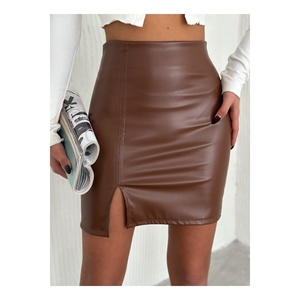 Mini-jupe en cuir marron avec fente latérale, taille haute, mode féminine - Product Image 1