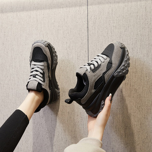 Nouvelles baskets blanches décontractées pour femmes 2026 – Chaussures polyvalentes à semelles épaisses, approuvées par la marque - Product Image 6