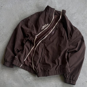 Blouson coupe-vent en nylon à fermeture éclair diagonale pour homme, style streetwear oversize, avec logo brodé personnalisé, coupe et couture sur mesure - Product Image 3