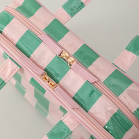 Sac en PVC transparent rayé, vente en gros, cadeau pour demoiselle d'honneur, sac de toilette de voyage, trousse de maquillage, étui de voyage transparent avec poignée pour femmes