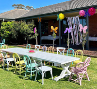 Chaises en rotin au design optimal et très prisées pour les fêtes d'enfants, événements de maternelle, anniversaires et baby showers