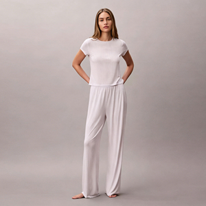 Conjunto de pijama para mujer de algodón orgánico suave y relajante, camiseta de cuello redondo de color liso y manga corta, pantalones transpirables con cintura elástica. - Product Image 1
