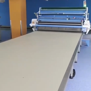 Mesa de corte industrial Yalis de 2.13m de ancho, mesa móvil para tela y prendas de vestir, máquina de corte de <span class=keywords><strong>2M</strong></span> de ancho / máquina de extendido de 190 cm - Product Image 1
