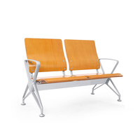 Chaise d'aéroport ergonomique moderne en bois avec accoudoirs, 3 places, pour une utilisation confortable dans les halls de banques, les hôpitaux, les gares routières