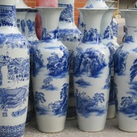 Vase en porcelaine bleu et blanc de style chinois Jingdezhen, grand modèle sur pied, 'Splendid Landscapes', pour salon, hôtel