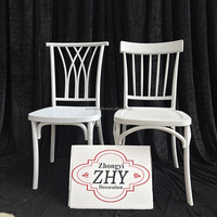 Mobilier imperméable direct d'usine Chaise en PVC blanc de style royal en plastique à trous ronds Chaise de mariage en plastique pour la fête de mariage