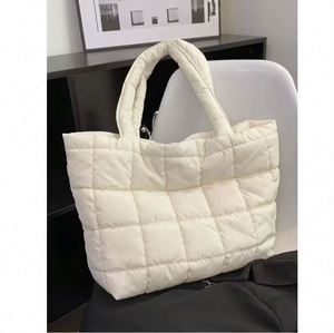 Bolsa de Viaje de Fin de Semana con Muestra Gratis, Bolsa de Hombro Cruzada Acolchada Ligera para Viaje, Bolsa Tote Acolchada para Mujer - Product Image 5