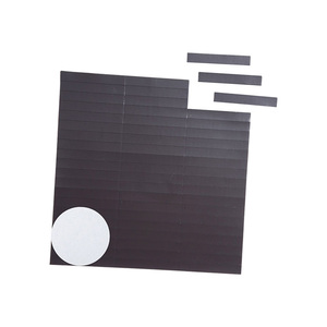 [MAGNETO] Pièces d'aimants en caoutchouc, feuille d'aimant en caoutchouc adhésive, pièces pré-coupées pour le bricolage, l'éducation et la fabrication d'enseignes - Product Image 1