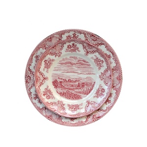 Assiette de Noël en Porcelaine Série Château Rouge Occidental, Écologique, Peinte à la Main, Haute Qualité, Assiettes et Bols Grands et Petits - Product Image 4