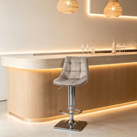 Tabouret de bar moderne en velours gris matelassé, pivotant, réglable en hauteur par vérin à gaz, base carrée chromée pour bistrot