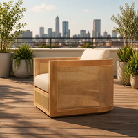 Moderner Teakholz-Sessel mit Rattan-Geflecht-Seitenpaneel, Outdoor-Loungesessel mit Beigem Kissen, Geschwungenes Design für Villa, Terrasse und Gartendekoration