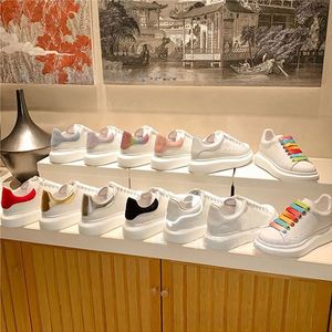 Chaussures de sport de luxe pour hommes et femmes, style décontracté, avec semelles épaisses en cuir, nouvelle collection, haute qualité, vente chaude - Product Image 1