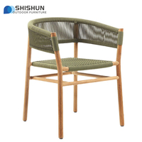 Ensemble de table et de chaises de salle à manger d'extérieur en bois massif moderne de haute qualité avec coussins imperméables pour villa, cour, terrasse