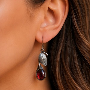 Orecchini Vintage Ispirati alle Foglie di Ciliegio Rosso, Accessori da Festa per Signore - Product Image 2