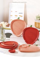 Plato de Cerámica Reutilizable Ecológico con Diseño Moderno de Fresa en Rojo y Rosa, Disponible en Diferentes Tamaños