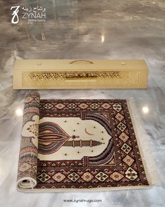 Alfombra de Oración de Lana de Lujo con Diseño Único y Etéreo, Sajjadah Islámica Hecha a Mano, Alfombra Musulmana Janamaz Lavable con Diseño Floral, al Mejor Precio - Product Image 5