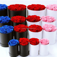 Boîte à fleurs ronde de luxe avec roses préservées, logo personnalisé noir et blanc, forme de chapeau personnalisée