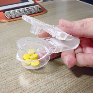 Dispensador de Medicamentos Portátil Mini de ABS al por Mayor, Fácil de Usar y con Removedor de Pastillas para Viajes - Product Image 6