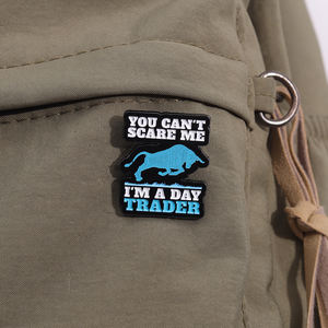 Pin de Esmalte de Metal con Diseño de Dibujos Animados, Broche de Solapa, Joyería y Accesorios al por Mayor, con la Frase 'No Me Puedes Asustar, Soy un <span class=keywords><strong>Trader</strong></span> Diario' - Product Image 3