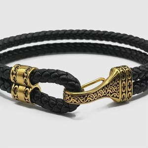 Charmes personnalisés en acier inoxydable plaqué <span class=keywords><strong>or</strong></span> <span class=keywords><strong>18</strong></span> <span class=keywords><strong>carats</strong></span> <span class=keywords><strong>Bracelet</strong></span> de créateur en corde avec du cuir pour hommes Vente en gros usine de fabrication de bijoux - Product Image 3