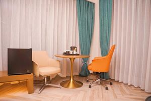 Juego de Muebles de Dormitorio de Estilo Turco Moderno y Lujoso, Tamaño King, y Juego de Sala de Estar Completo para Proyectos de Habitaciones de Hotel - Product Image 4