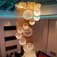 Lustre en cristal moderne personnalisable de grande taille, lustre décoratif en cristal suspendu au plafond pour hall d'hôtel, escalier en spirale