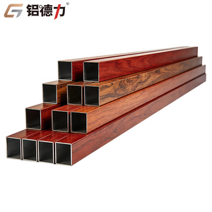 Profilés en <span class=keywords><strong>aluminium</strong></span> <span class=keywords><strong>200x200</strong></span> pour ossature de plafond en <span class=keywords><strong>tube</strong></span> <span class=keywords><strong>carré</strong></span> creux, revêtement métallique imitation bois - Product Image 1