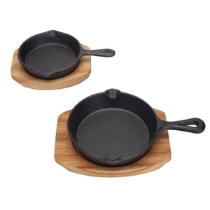 Padella in ghisa pretrattata con doppio beccuccio per versare, manico ad anello, antiaderente, compatibile con tutti i tipi di fornelli, con manico in legno - Product Image 1