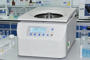 Centrifugeuse de laboratoire de paillasse 4K économique en acier inoxydable pour hématocrite sanguin capillaire 31061xg RCF 12000 tr/min - Product Image 2