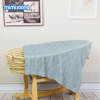 Venta al por mayor de fábrica: Mantas de punto Mimixiong para recién nacidos, de color liso con patrones huecos, mantas de algodón para envolver bebés.