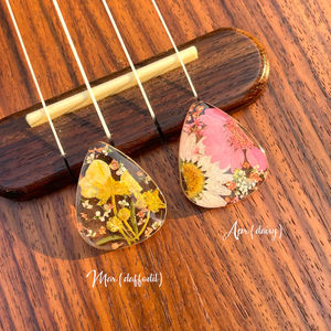 Guitar Pick in resina floreale personalizzata accessori per fiori di nascita reale regalo di compleanno per gli amanti della musica da donna - Product Image 5