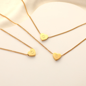 Piccola collana minimalista di amore regalo di gioielli in acciaio inossidabile placcato oro 18K <span class=keywords><strong>Mini</strong></span> piccolo cuore con lettera collana pendente - Product Image 2