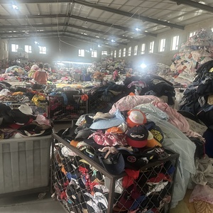 Ropa Usada <span class=keywords><strong>de</strong></span> Alta Calidad <span class=keywords><strong>para</strong></span> <span class=keywords><strong>Mujer</strong></span>, Hombre y Niños - Lotes <span class=keywords><strong>de</strong></span> Ropa a Granel en Contenedor, Fardos <span class=keywords><strong>de</strong></span> Algodón <span class=keywords><strong>de</strong></span> Verano a Precio <span class=keywords><strong>de</strong></span> Fábrica, Como Nuevo <span class=keywords><strong>para</strong></span> <span class=keywords><strong>Shein</strong></span> - Product Image 3