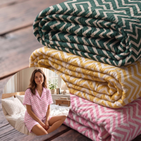 Tissu en coton seersucker à chevrons zigzag froissé pour barboteuse bébé et drap de lit bébé à franges
