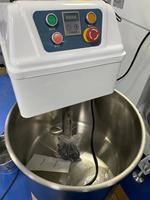 Mesin Chef Komersial Otomatis Penuh Multifungsi Stainless Steel Ukuran Sedang Pengaduk Adonan Blender Listrik Meja