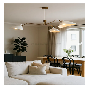 Lustre moderne en laiton fait main à 3 lumières, abat-jour blanc incurvé, luminaire de plafond Sputnik de style mid-century, semi-encastré - Product Image 1