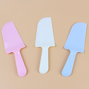 Couteau à gâteau d'anniversaire en plastique bon marché pour impression <span class=keywords><strong>de</strong></span> logo Vente en gros Lots Stock Mariage - Product Image 4