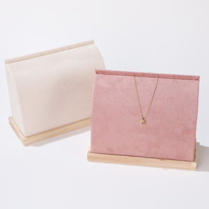 Support de présentation de bijoux de luxe élégant et brillant avec logo personnalisé, support de présentation de bijoux de luxe blanc haut de gamme pour demi-pendentifs, pour magasin de bijoux - Product Image 6