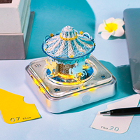 Calendrier 3D Carrousel 2027 avec Bloc-Notes, Chevaux Sous Auvent, Notes en Papier Sculpté et Présentoir en Acrylique Lumineux