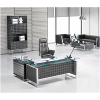 Bureau de direction moderne en verre, poste de travail informatique, mobilier high-tech pour espace de travail d'entreprise
