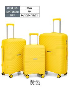 Ensemble <span class=keywords><strong>de</strong></span> <span class=keywords><strong>valises</strong></span> <span class=keywords><strong>rigides</strong></span> légères et imperméables <span class=keywords><strong>de</strong></span> haute qualité en trois pièces avec poignées souples, logo personnalisé, 4 roues verrouillables, matériau PP - Product Image 4