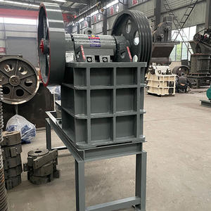 Petit concasseur à mâchoires mobile portable avec moteur et engrenage, haute capacité pour le traitement du cuivre, de l'or et du minerai de fer, facile à utiliser - Product Image 4