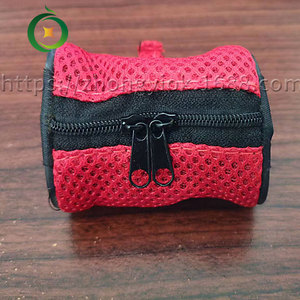 Distributeur de sacs à déjections pour animaux de compagnie en maille rouge avec fermeture éclair pour la collecte et le stockage des excréments canins - Product Image 1