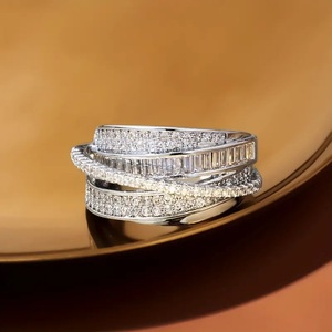 Anello dal Design Multistrato, Stile Elegante, Anello da Dito per Donne - Product Image 1