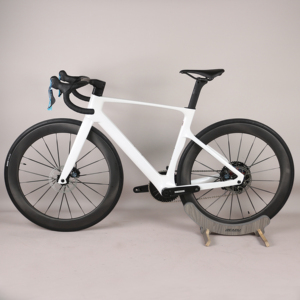 <span class=keywords><strong>Bicicleta</strong></span> <span class=keywords><strong>de</strong></span> Carretera TT-R18 con Grupo <span class=keywords><strong>de</strong></span> Transmisión Wheeltop 1X13 velocidades, Opciones <span class=keywords><strong>de</strong></span> Ruedas <span class=keywords><strong>de</strong></span> <span class=keywords><strong>Carbono</strong></span> con Radios, Pintura Blanca, Frenos <span class=keywords><strong>de</strong></span> Disco Aerodinámicos - Product Image 1