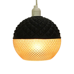 Abat-jour Globe noir et or en verre texturé idéal pour l'éclairage de salon et de salle à manger de luxe - Product Image 3